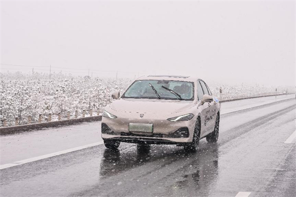 2,208km! Chinas hybrid vehicle Roewe D7 DMH sets a Guinness World Record for the longest journey